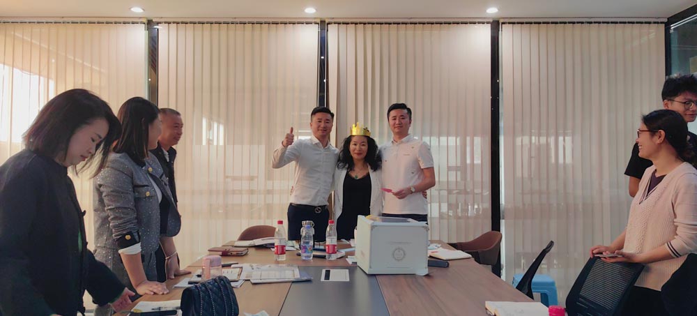 銷(xiāo)售之星閃耀時(shí)刻，祝張迪媛生日快樂(lè)！